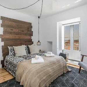 https://santo-estevo-by-spot-on-apartments.hotels-lisbon-portugal.com